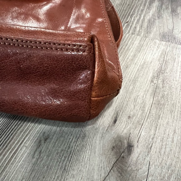 Elegant Brown Leather Women's Backpack - Picture 4 of 8